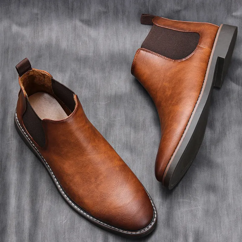 Classic men's leather boots with elastic insert