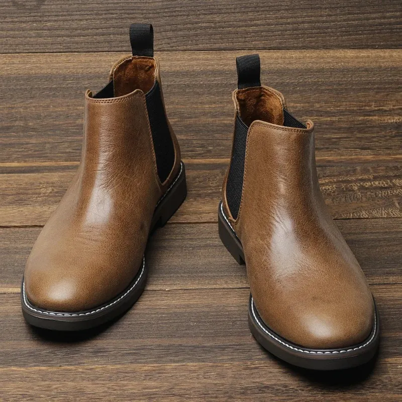 Classic men's leather boots with elastic insert