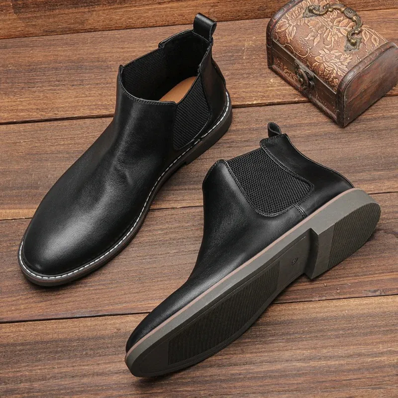 Classic men's leather boots with elastic insert