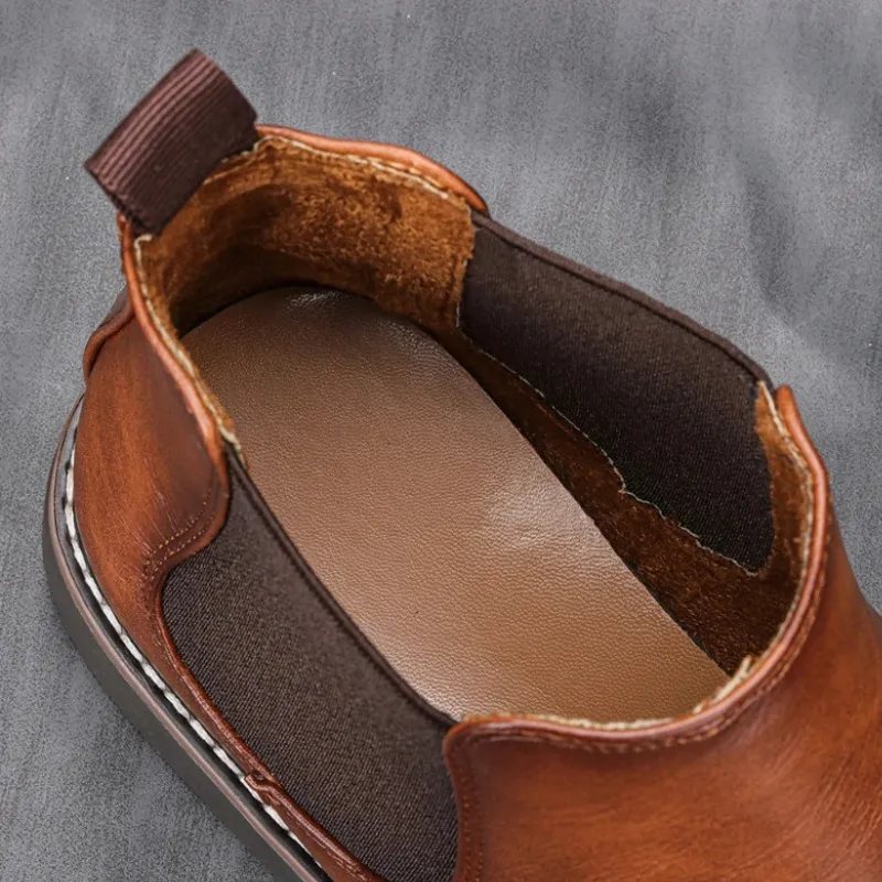 Classic men's leather boots with elastic insert