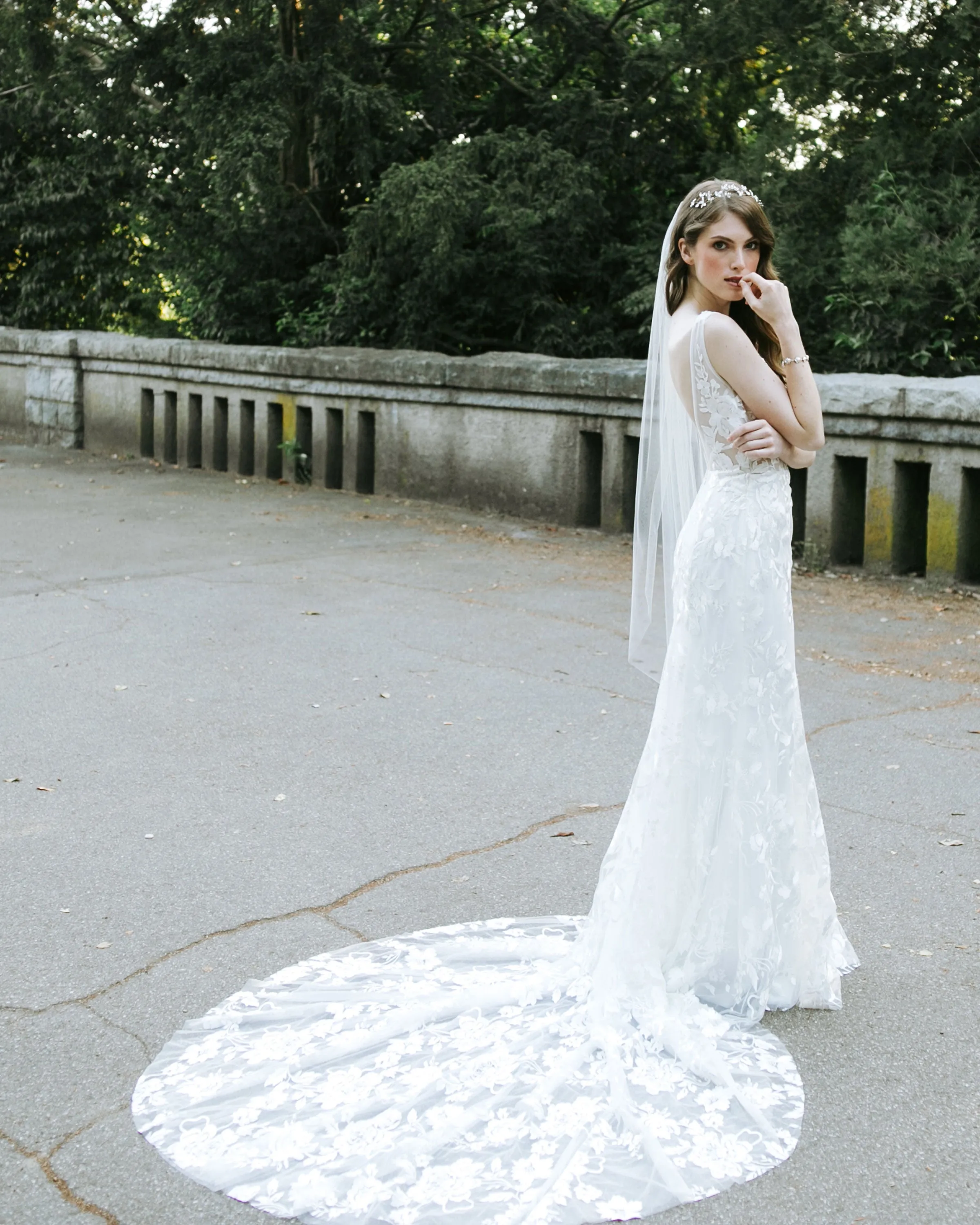 Lily Fingertip Veil